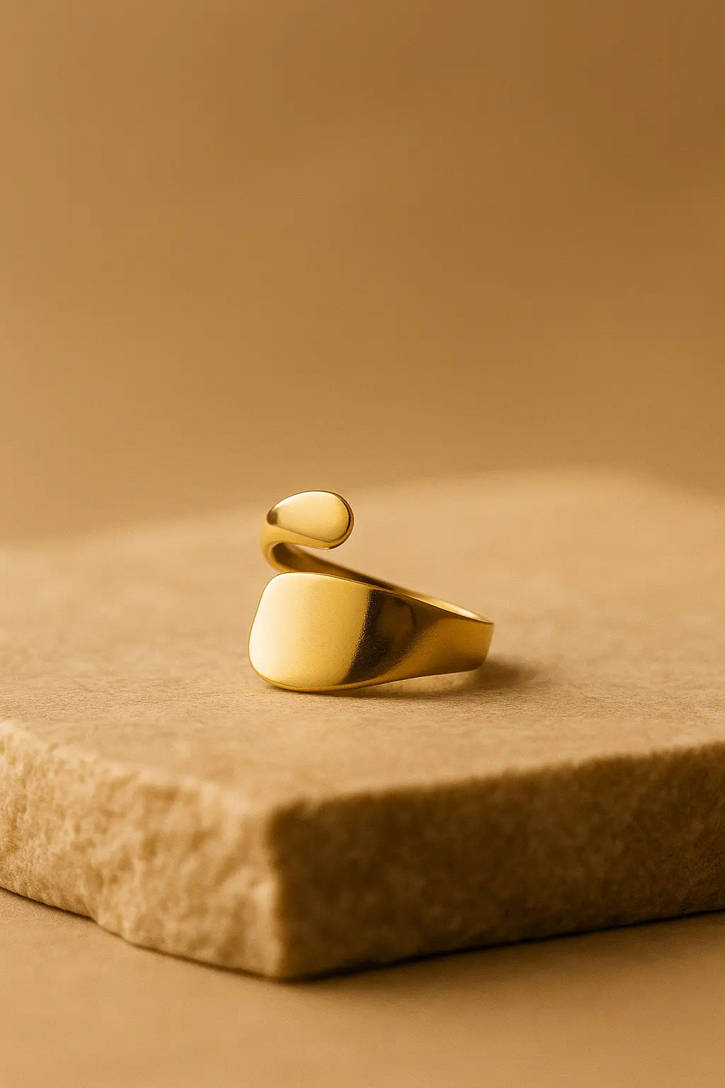 Aeris Curve Ring