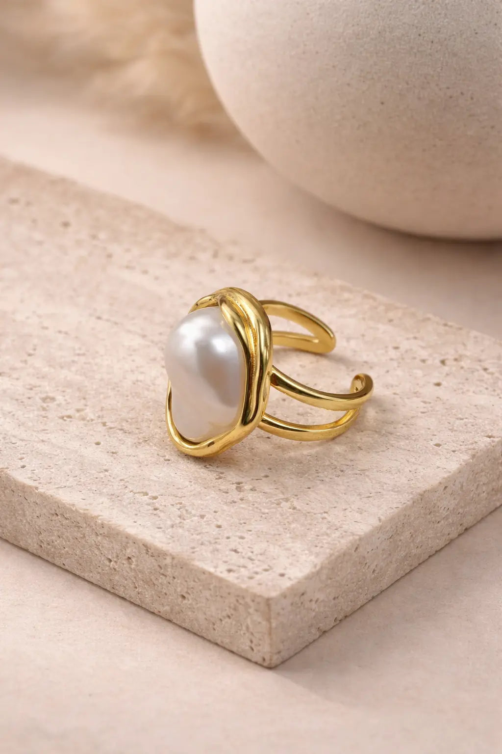 Golden Shell Pearl Ring