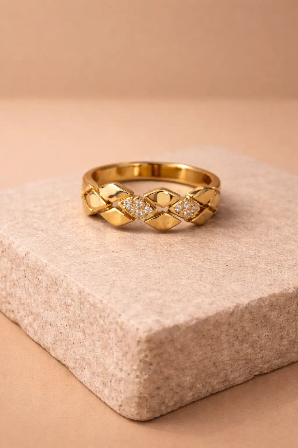 Lumière Facet Ring