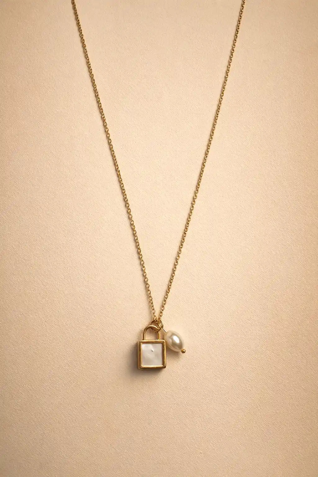 Pearl Lock rose gold Necklace